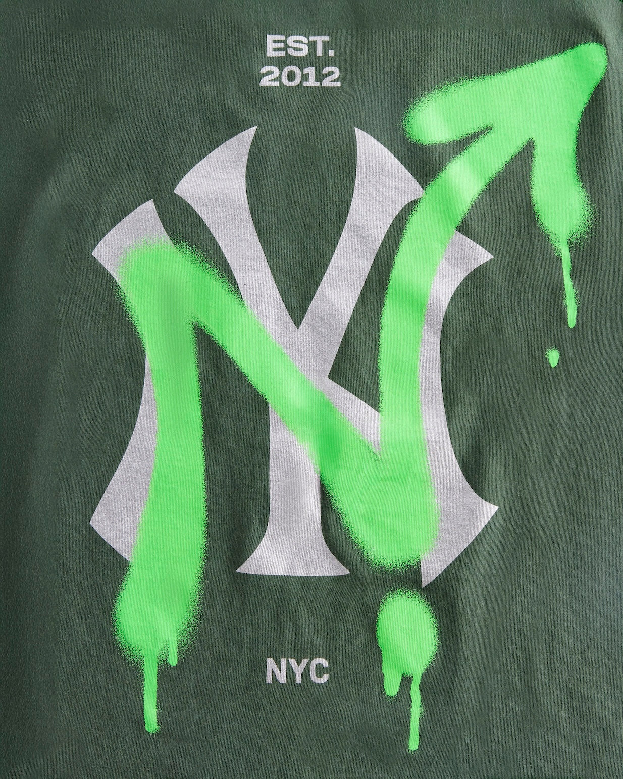 NY Yankees Spray Tag Tee - Green